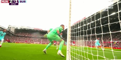 星空体育娱乐平台-3:2！姆伯莫2场2球，B费自我救赎，曼联终场绝杀，阿莫林如释重负