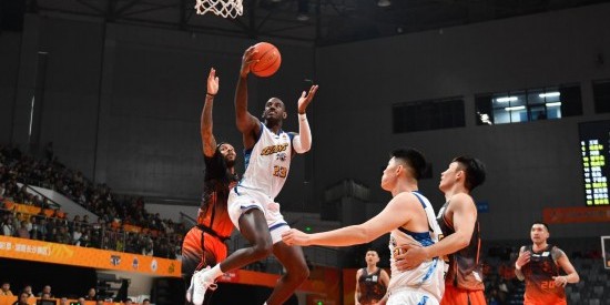 CBA俱乐部杯：长沙不敌深圳 广厦获三连胜
