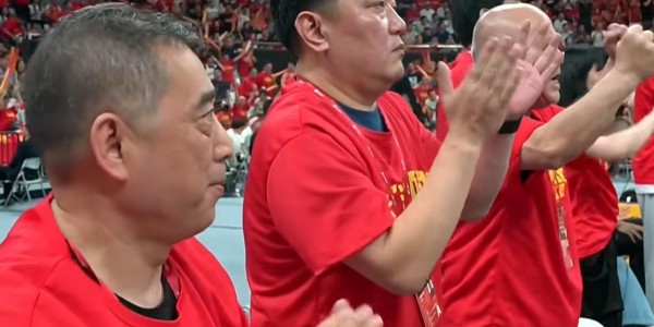 星空体育娱乐平台-G4出现名场面！王博亲自为他递水，楼明为他鼓掌：获胜的最大奇兵