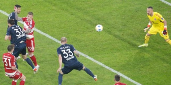 星空体育娱乐平台-主场0比3后翻盘！德甲最大客场虫上演保级奇迹