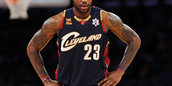 星空体育入口-青春回忆！骑士将在后天主场对阵湖人时使用经典复古球衣及地板