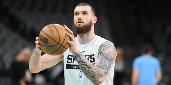 星空体育入口-手感一般！马穆凯拉什维利11中4&amp;amp;amp;三分4中0拿到13分&amp;amp;amp;拼到5犯离场